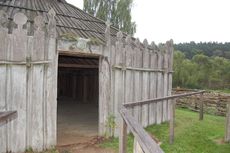 Slawenburg_Gross_Raden_Tempel_03.jpg